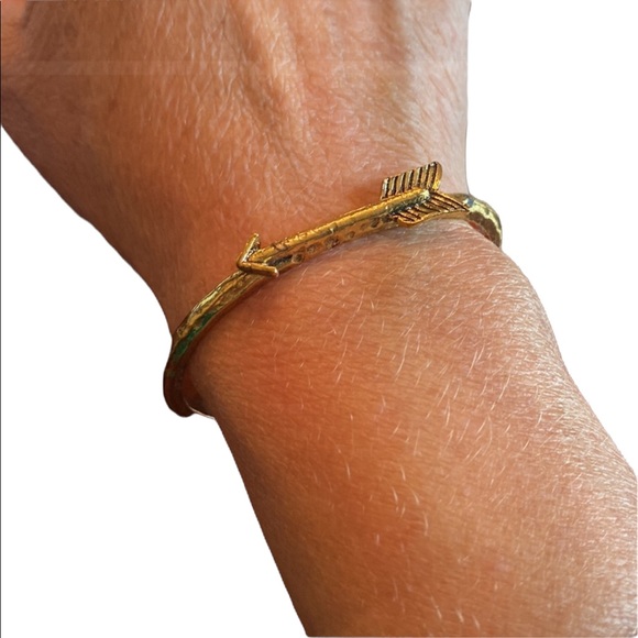 Gold Tone Arrow Bracelet - Picture 4 of 4